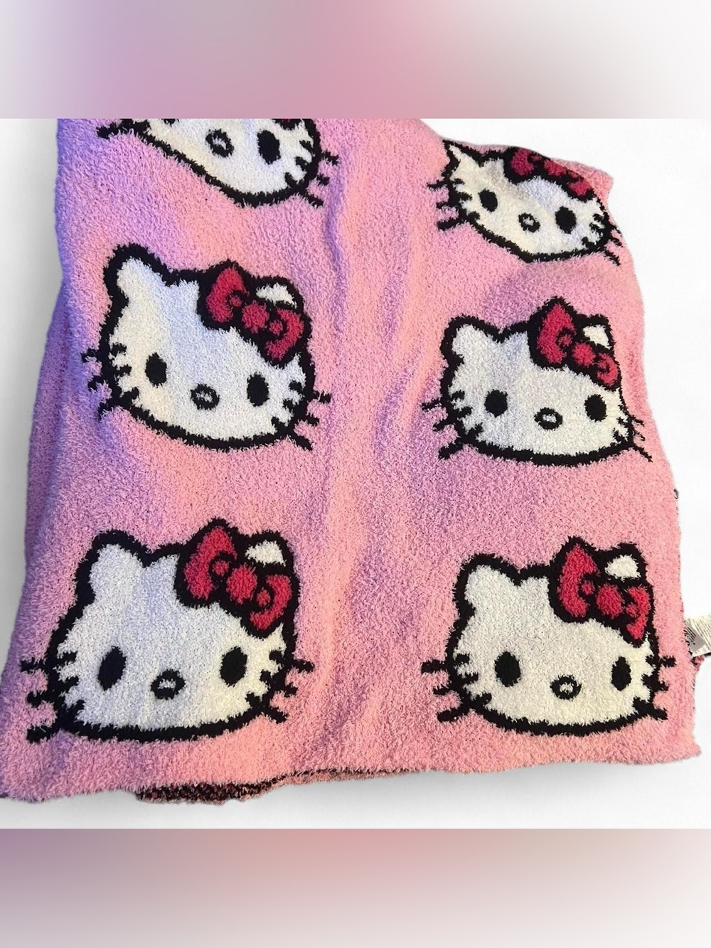 Hello kitty super soft throw blanket like new condition  by Sanrio 💗
